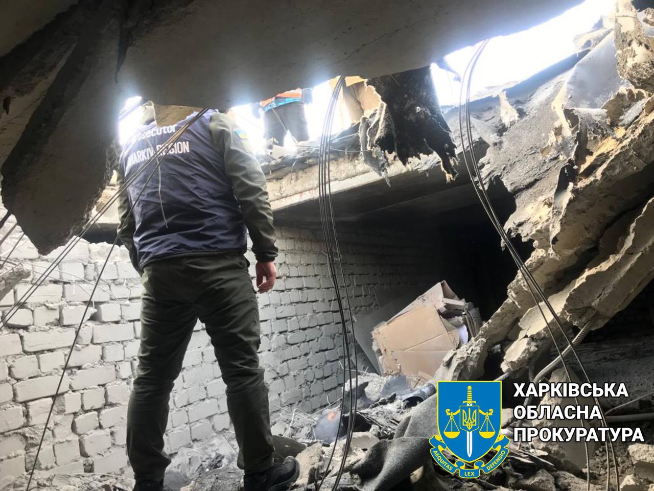 Правоохоронці зафіксували наслідки артобстрілу міста Купʼянськ Харківської області